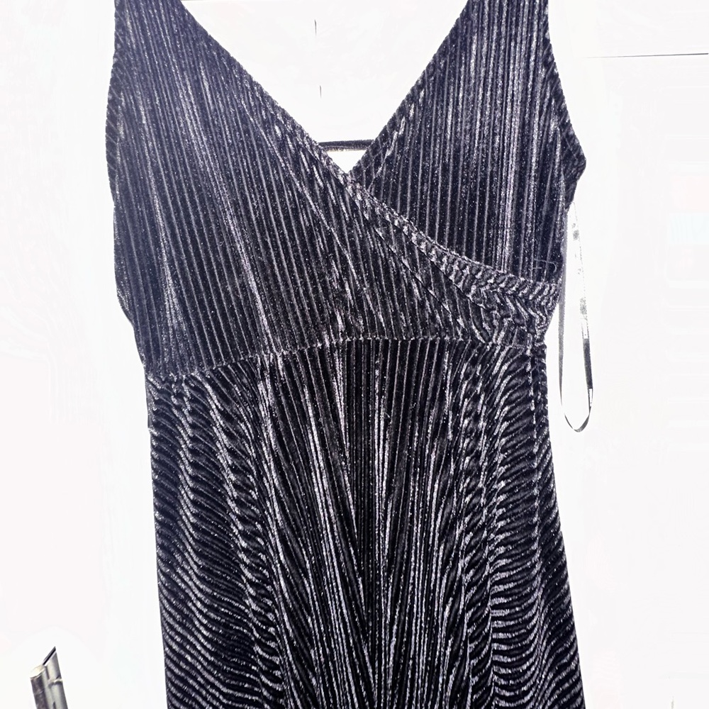 Dresses - Picture 16 of 17
